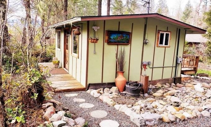Paradise Estates Cabin | *Little Green Cabin on Big Creek * 5 mi to Mt. Rainier entrance!