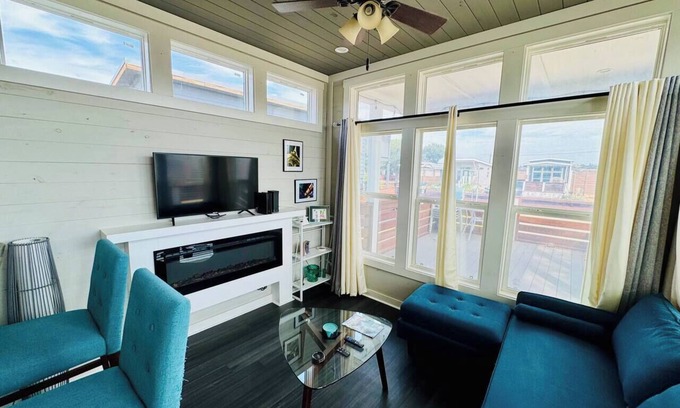 Austin House | Little House of the Flying Pig