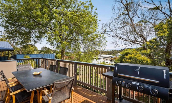 Sunset Strip House | Little Island Escape