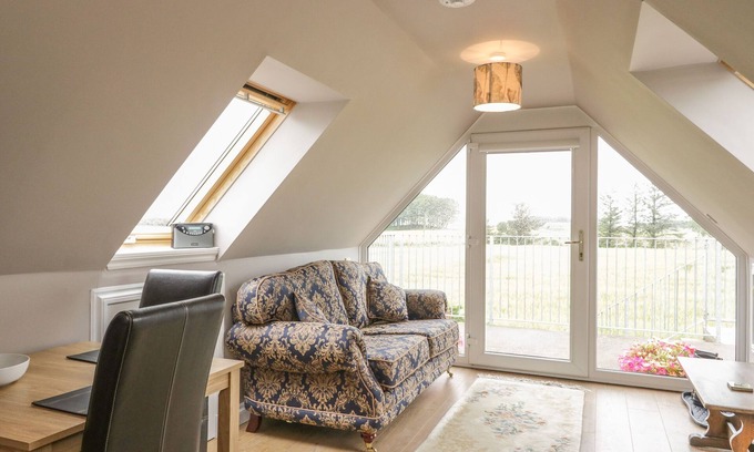 Forfar Cottage | LITTLE LOCHLAIR, pet friendly, character holiday cottage in Forfar
