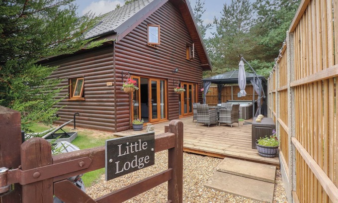 Pentney Cottage | LITTLE LODGE, romantic, character holiday cottage in King's Lynn