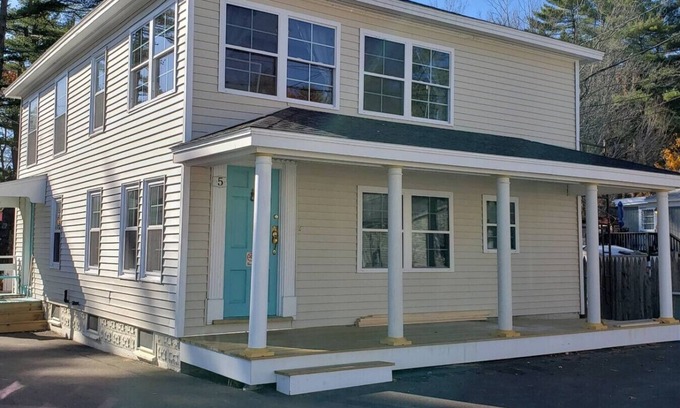 Old Orchard Beach House | Little Miss Cottages - 5 Seaview House