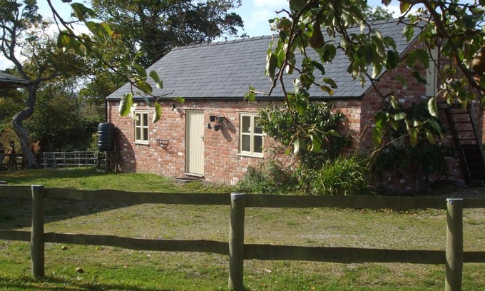 Overton-on-dee House | Little Pentre Barn with cozy logburner