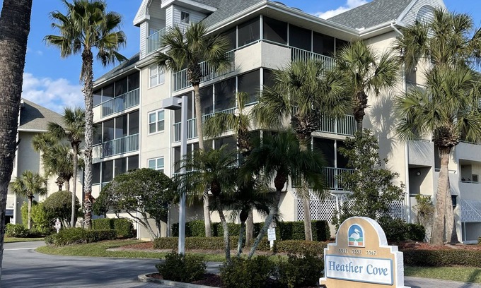 New Port Richey Condo | Little Piece of Heaven with private community beach! Quiet and relaxing~