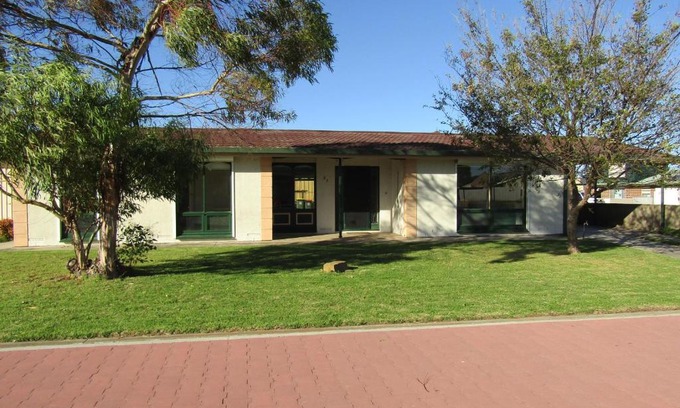 Melville House | Little Ray of Sunshines by the Sea