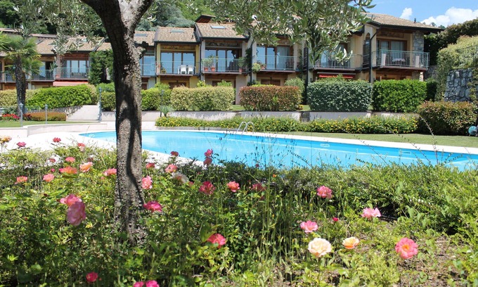 Clibbio House | Little terraced house on the green hills above Salò - Blue House