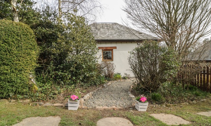 Sticklepath Cottage | LITTLE TORR, romantic, country holiday cottage in Drewsteignton