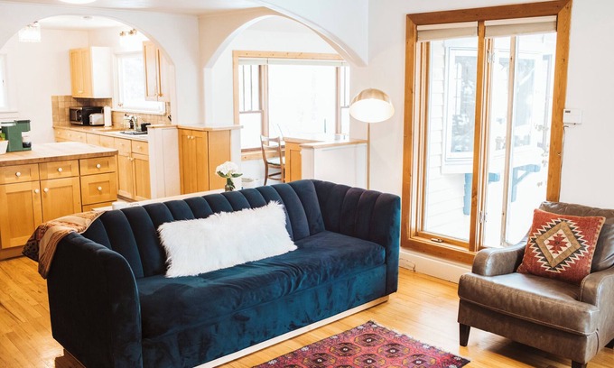 Bozeman House | Little Yellow House - Downtown Charming 2 BDRM 🏡