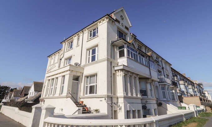 Littlestone-on-Sea Apartment | LITTLESTONE BEACH APARTMENT, pet friendly in Greatstone-On-Sea