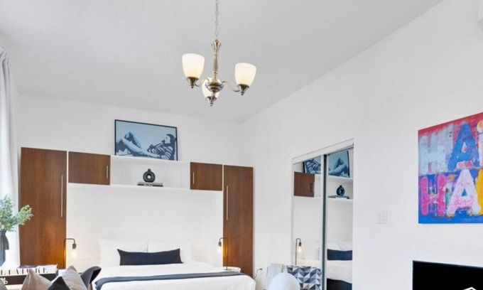 Plateau Mont Royal Apartment | LiV MTL 201 Studio Deluxe Suite + Rooftop Patio