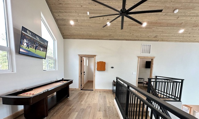 Heber Cabin | Live in luxury in this spacious 5-bedroom cabin in charming Overgaard