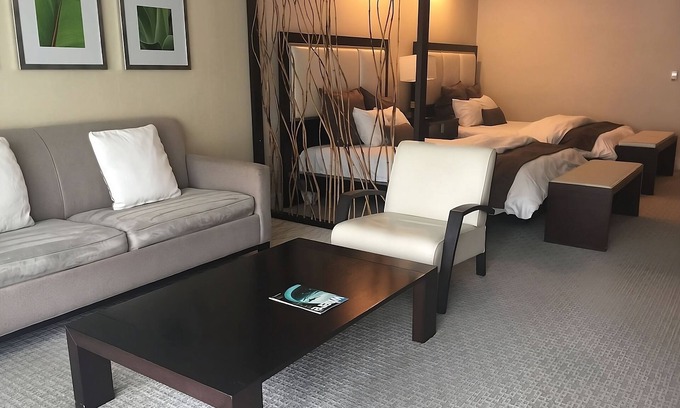 Ludlam Hotel | Live in Style - Miami Awaits You! Relaxing Room w/Full Kitchen | Hot tub + Spa