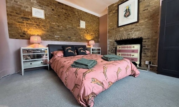 Queenstown Apartment | Live Like a Local Battersea Park