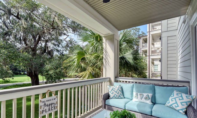 Epworth Acres Apartment | Live Oak!!! Great One level condo nestled under gorgeous live oak trees .