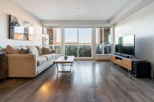 Downtown Victoria Apartment | Live the local life