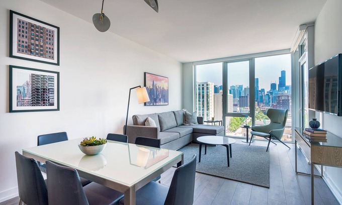 Old Town Apartment | Live the Suite Life: Historic Old Town Chicago Stays with Modern Luxury & Style