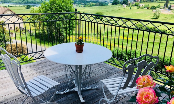 Saint-Didier-sur-Arroux Apartment | Living on clouds in the great expanse of southern Morvan