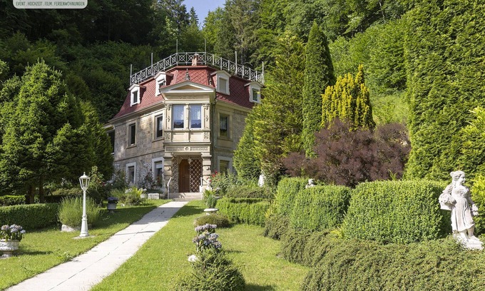 Bad Urach Villa | Living in Seeburg Castle | Exclusive Suites in Historic Elegance