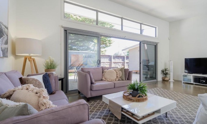 Cowes House | Living The Beach Dream - Pets, WiFi, 4 bdrm, 450m Shops