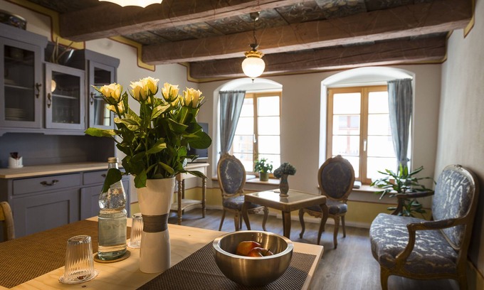 Nikolaivorstadt Apartment | Living with historical flair