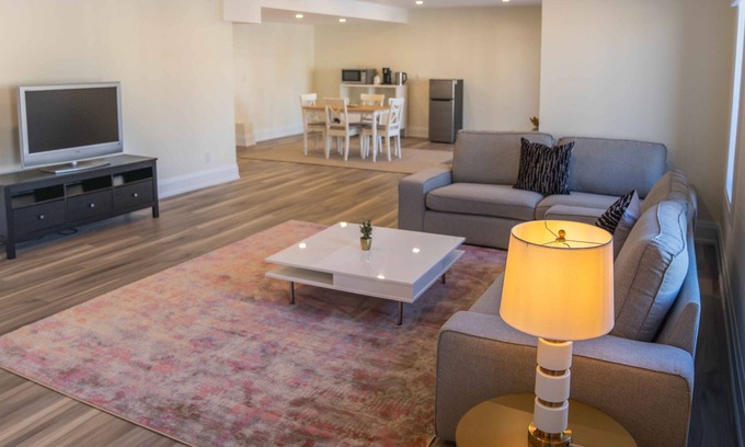 Niagara-on-the-Lake Apartment | Liz's Quiet Gem | Central | King Bed | 4K TVs