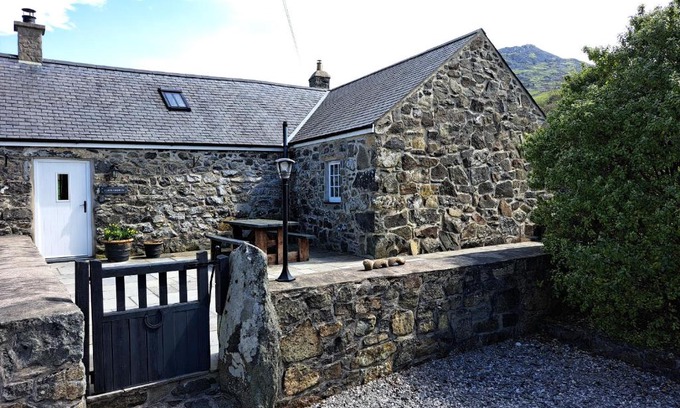 Garn Fadryn House | Llain Fadarn