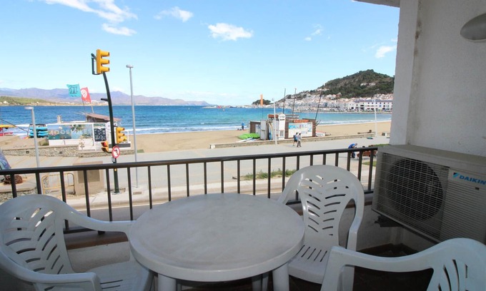 Port de la Selva Apartment | LLANCÀ 8 DAVANT MAR - Apartamento primera línea de mar con fantasticas vistas a Port de la Selva