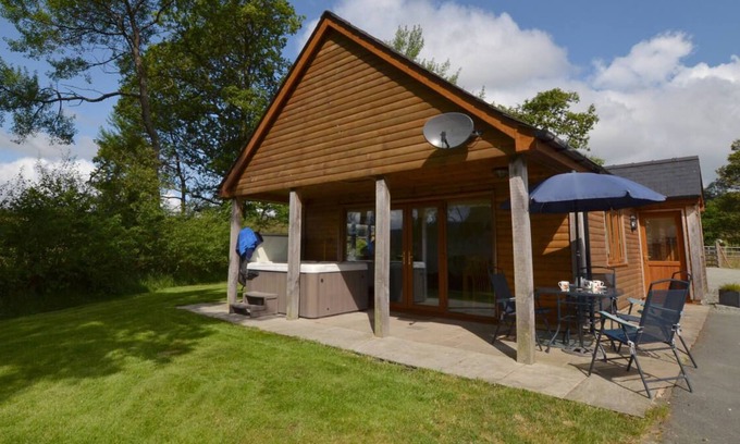 Tirabad Ski Chalet | Llanddewi Retreat in Llandrindod Wells