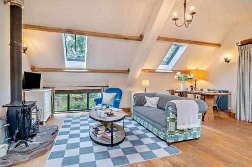 Cwmdu House | Llewenau-Draw Farm - The Barn