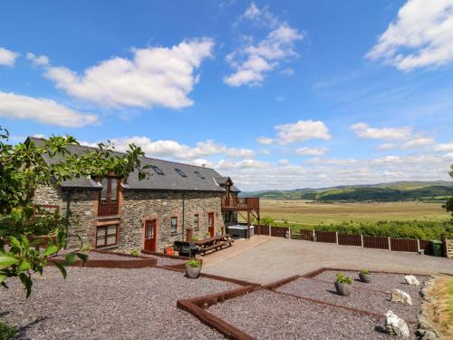 Tregaron House | Llwyngwinau Isaf Barn
