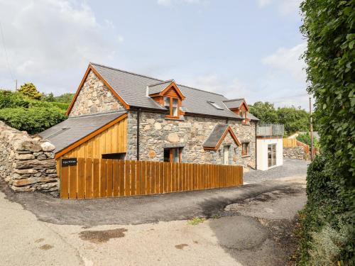 Llandderfel House | Llys Tirion