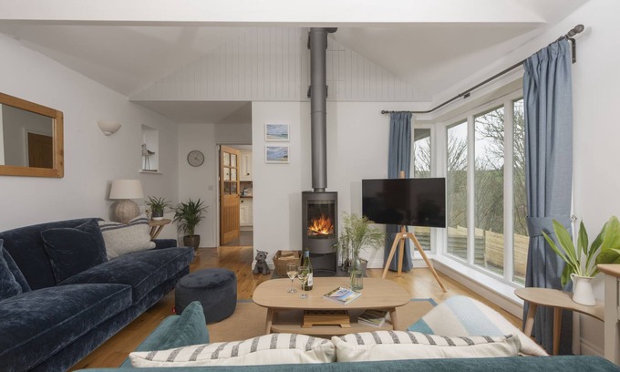 St. Mawgan Cottage | Lobbs Cottage - a cottage that sleeps 6 guests in 3 bedrooms