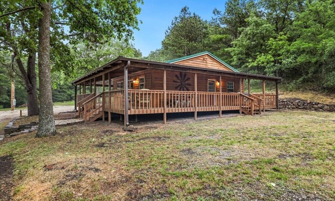 Lincoln Cabin | Loblolly Lane-Private Log Cabin- Hot Tub