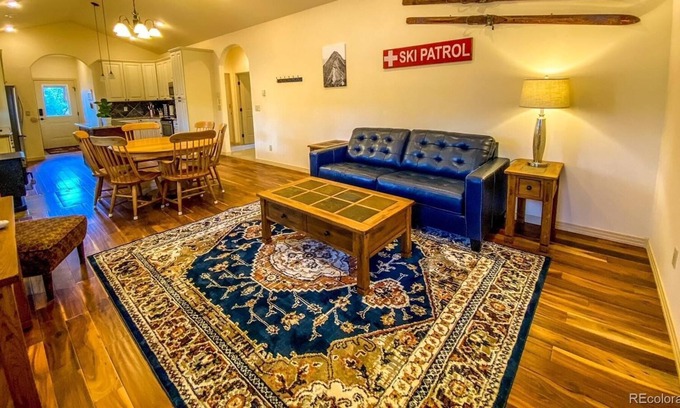 Buena Vista House | Located Downtown!