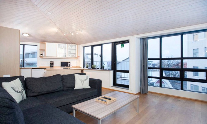 Downtown Apartment | Located in downtown Reykjavik, on the corner of Laugavegur and Skólavörðustígur.