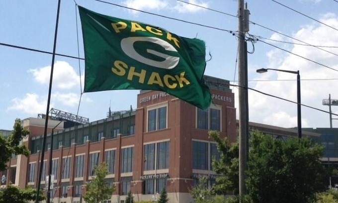 Green Bay House | Located in the Shadows of Lambeau! WATCH THE DRAFT FROM THE BACK PATIO!