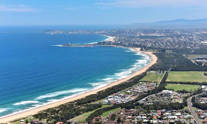 Fairy Meadow Cottage | Located just a 5 min drive north of Wollongong & 2 minute stroll surf beach