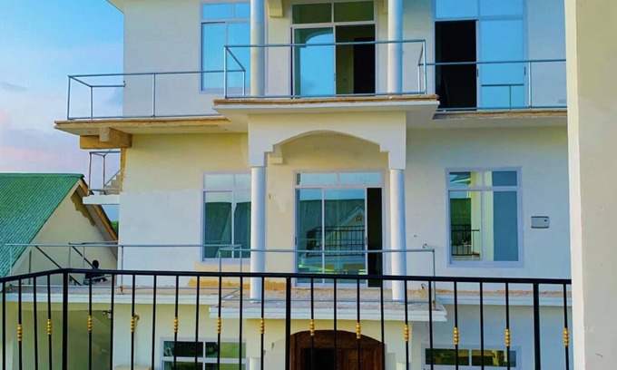Jambiani Bed & Breakfast | Located on the Jambiani Main Road, Sunrise Villa is 3 minutes walk to the Beach.