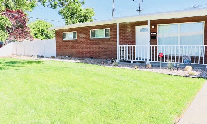 Rose Park House | Location! 7 min to downtown/convention center/airport. Quiet neighborhood.