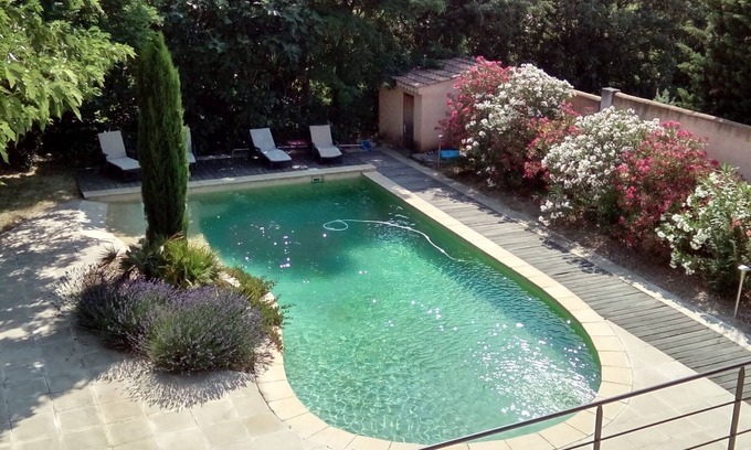 Chateauneuf-de-Gadagne Villa | Location Grande Villa au Soleil D'avignon