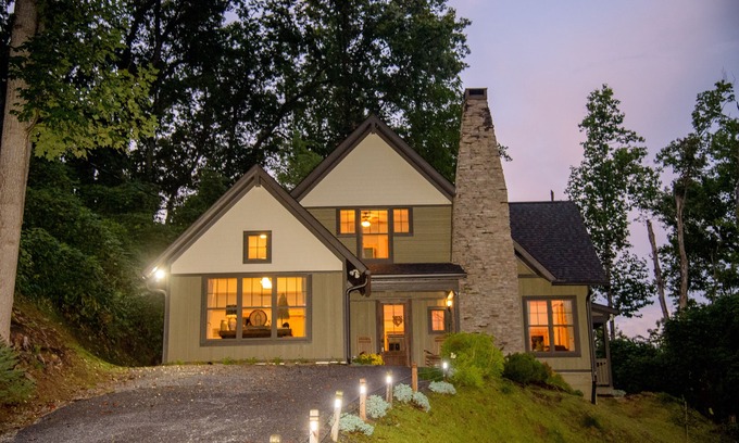 Gatlinburg Cabin | Location! Location! Location! Just a block from DT Gatlinburg-minutes to GSMP!