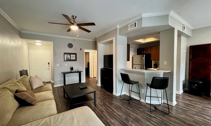 Cityplace Apartment | Location Location Location! Great apartment in Uptown