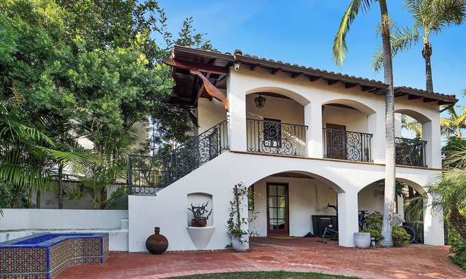 The Flats House | Location, Location, Location! Located In The Heart Of Beverly Hills
