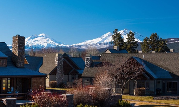 Sisters House | Location! Location! With some of the best views of the Cascade Mountains in