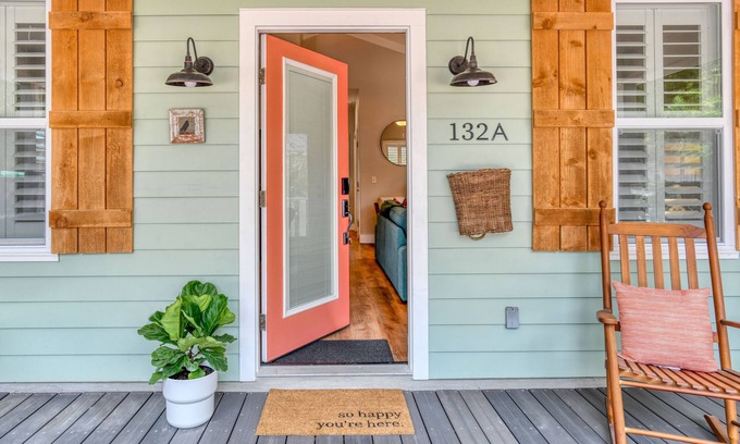 Lincolnville House | Location! Stylish Downtown Cottage.Walk to everything!