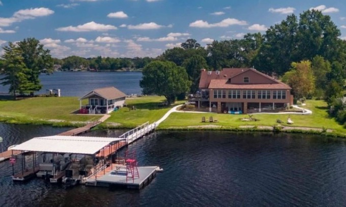 Marion House | Location & views! Cozy but room for 10. Outdoor firepit & 2 covered boat slips.