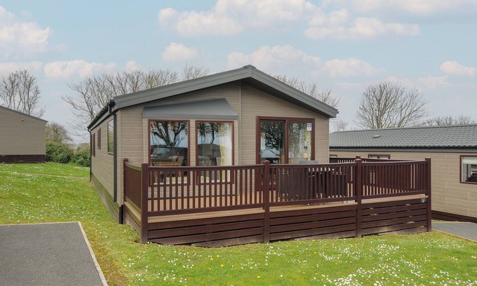 Brixham House | LODGE 67 AT RIVIERA BAY COASTAL RETREAT, family friendly in Brixham