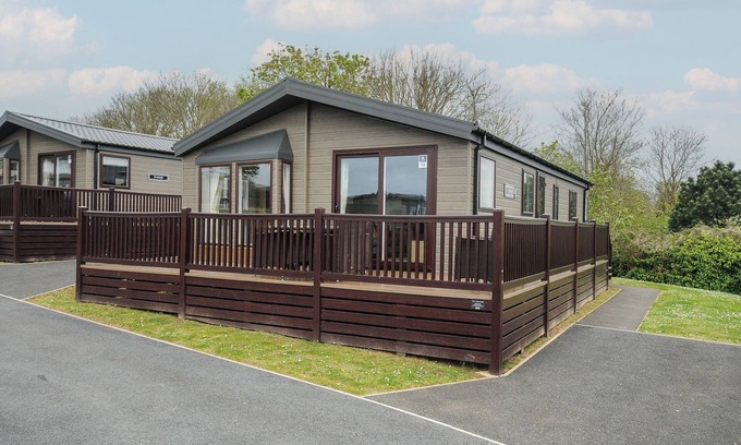 Brixham Cottage | LODGE 72 AT RIVIERA BAY COASTAL RETREAT, pet friendly in Brixham