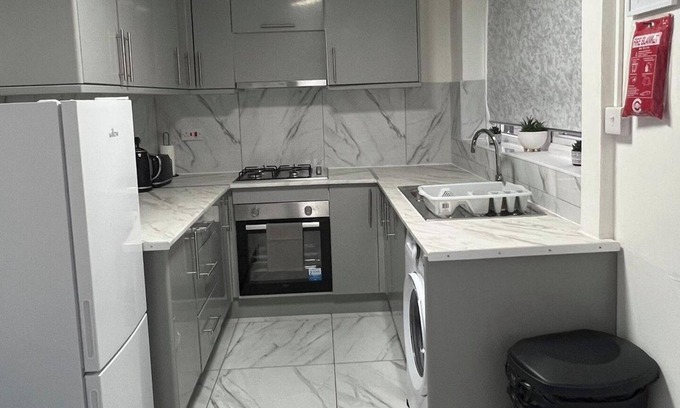 Liverpool City Centre House | Lodge - Sleeps 10 & Free Parking