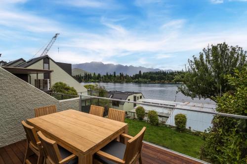 Queenstown Apartment | Lodges 6 - Lake views and close to town